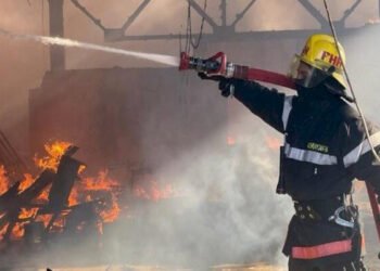 Bakıda çoxmərtəbəli binada yanğın söndürüldü