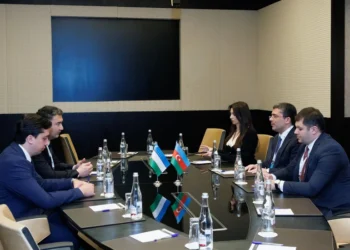 Əhməd İsmayılov Azərbaycanda səfərdə olan Özbəkistan nümayəndə heyəti ilə görüşüb