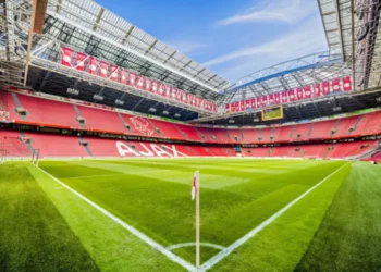 “Qarabağ”ın rəqibinin azarkeşləri stadionu yandırdılar – Video