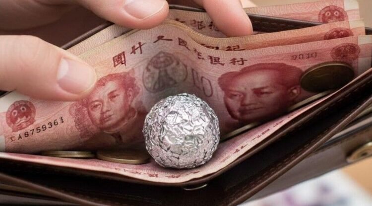 Çinlilər niyə pul kisələrində alüminium folyo daşıyır?