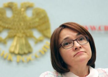 Elvira Nabiullina, governor of Russia's central bank, pauses during a news conference to announce the interest rate decision in Moscow, Russia, on Friday, March 18, 2016. Russia's central bank kept its benchmark interest rate unchanged for a fifth meeting amid risks to inflation, warning that its "moderately tight" monetary policy may last longer than previously planned. Photographer: Andrey Rudakov/Bloomberg *** Local Caption *** Elvira Nabiullina