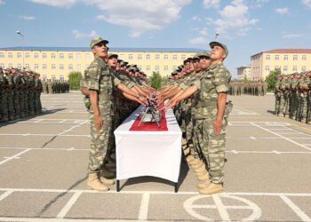 Hərbi xidmətə çağırılan dövlət qulluqçularına müavinət ödəniləcək