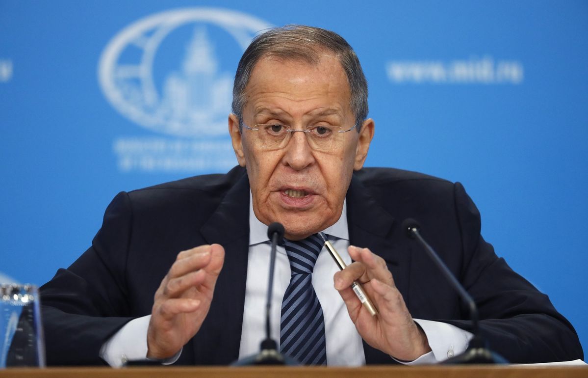 Lavrov: Zelenski seçkilərin keçirilməsi üçün qəbuledilməz şərtlər irəli sürür