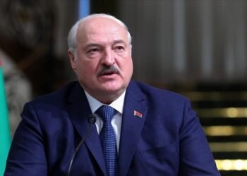 Lukaşenko: Belarus zavodlarını tamamilə köçürməyəcək