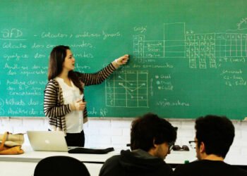 Kəndlərdə yaşayan müəllimlərə ŞAD XƏBƏR: Kommunal xidmətlərdən azad ediləcəklər?