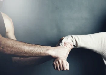 Məişət zorakılığından əziyyət çəkənlərin mühafizə orderi üçün rüsum ödəməməsi ilk oxunuşda qəbul edilib