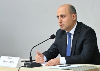 Nazirdən SƏRT AÇIQLAMA: Şagird oxumursa, müəllimə maaş niyə verilir?