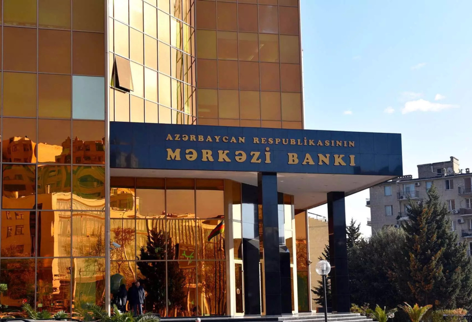 Son bir ildə pul bazası 1,5 milyard manatdan çox artıb