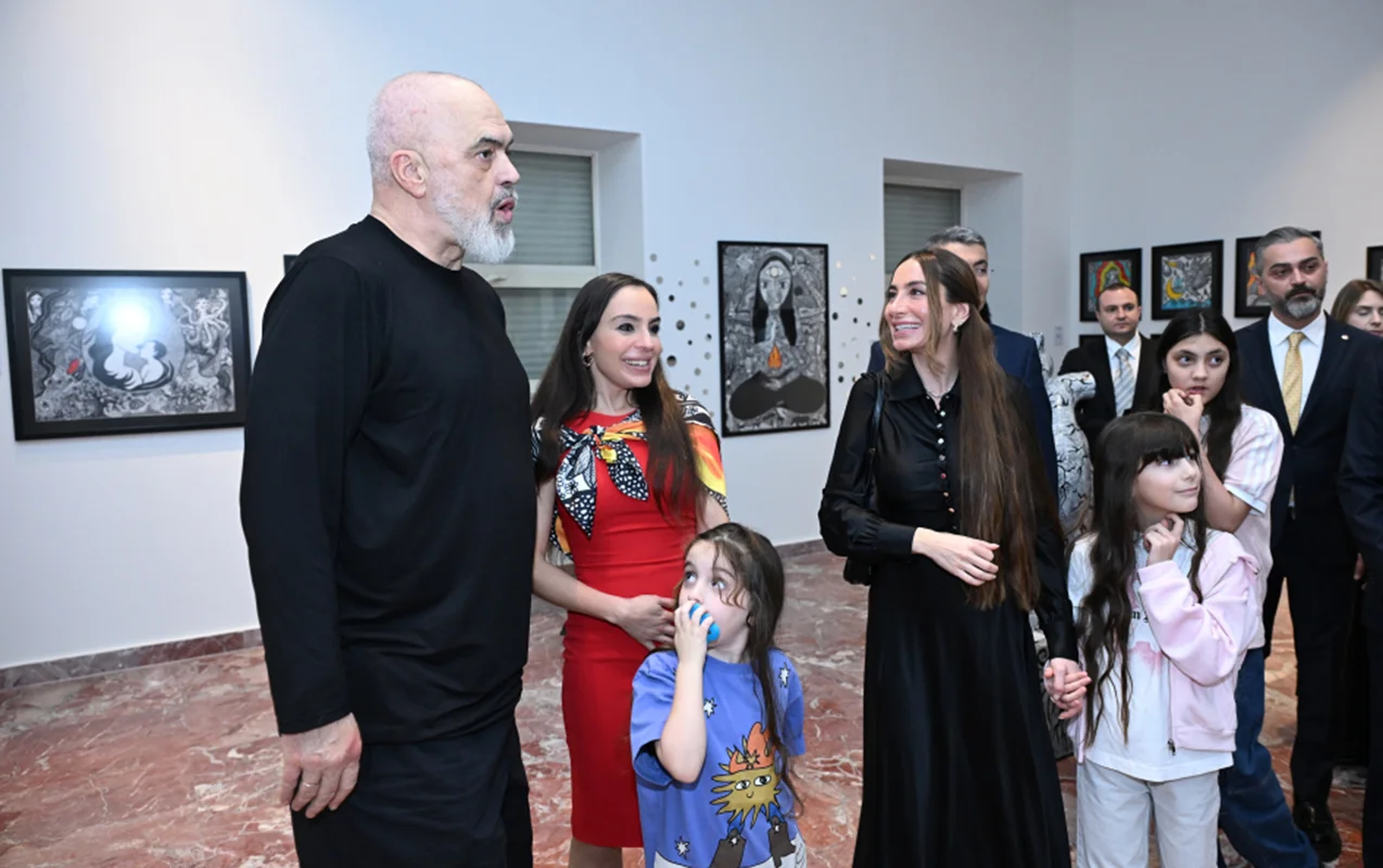 Leyla və Arzu Əliyevalar Tiranada sərgi açılışında – FOTOLAR