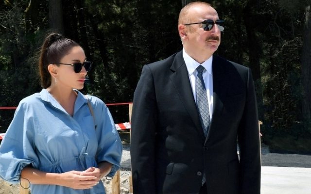 Prezident və Birinci xanım beynəlxalq sərgidə