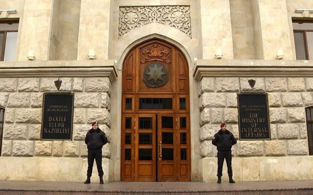 Məktəbli geyimi qalmaqalı: İctimai qaydanı pozan 37 nəfər həbs edildi – DİN