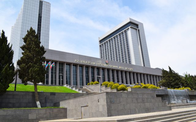 Deputatlar 13 məsələni müzakirə etmək üçün toplaşdılar