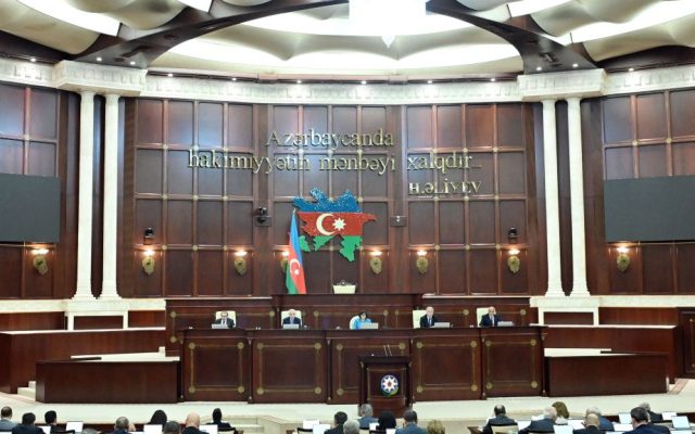 Deputatlar bu gün 12 məsələni müzakirə edəcəklər