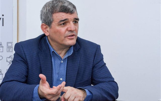 850 yerlik məktəbdə 2552 şagird oxuyur