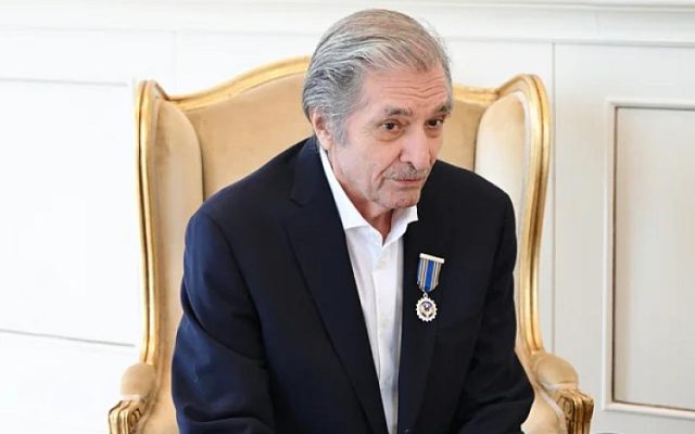 “İndi də əlimdə fırça eskiz üzərində işləyirəm” – Fərhad Xəlilov