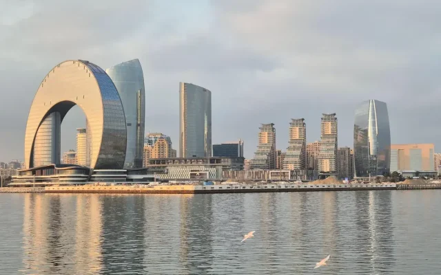 Xəzərin səviyyəsi azaldığı üçün Bakı limanı dərinləşdirilir
