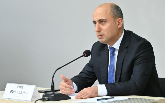 Nazir müəllimləri təbrik etdi