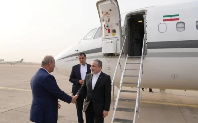 Abbas Əraqçi İraqda səfərdədir